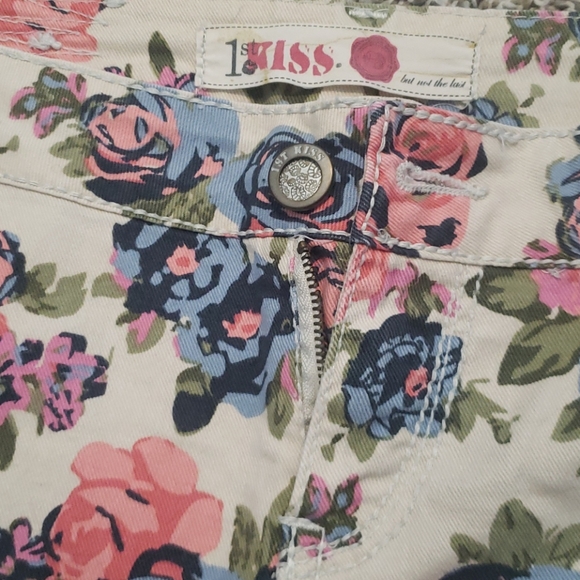 Floral "Denim" Shorts - Picture 4 of 6